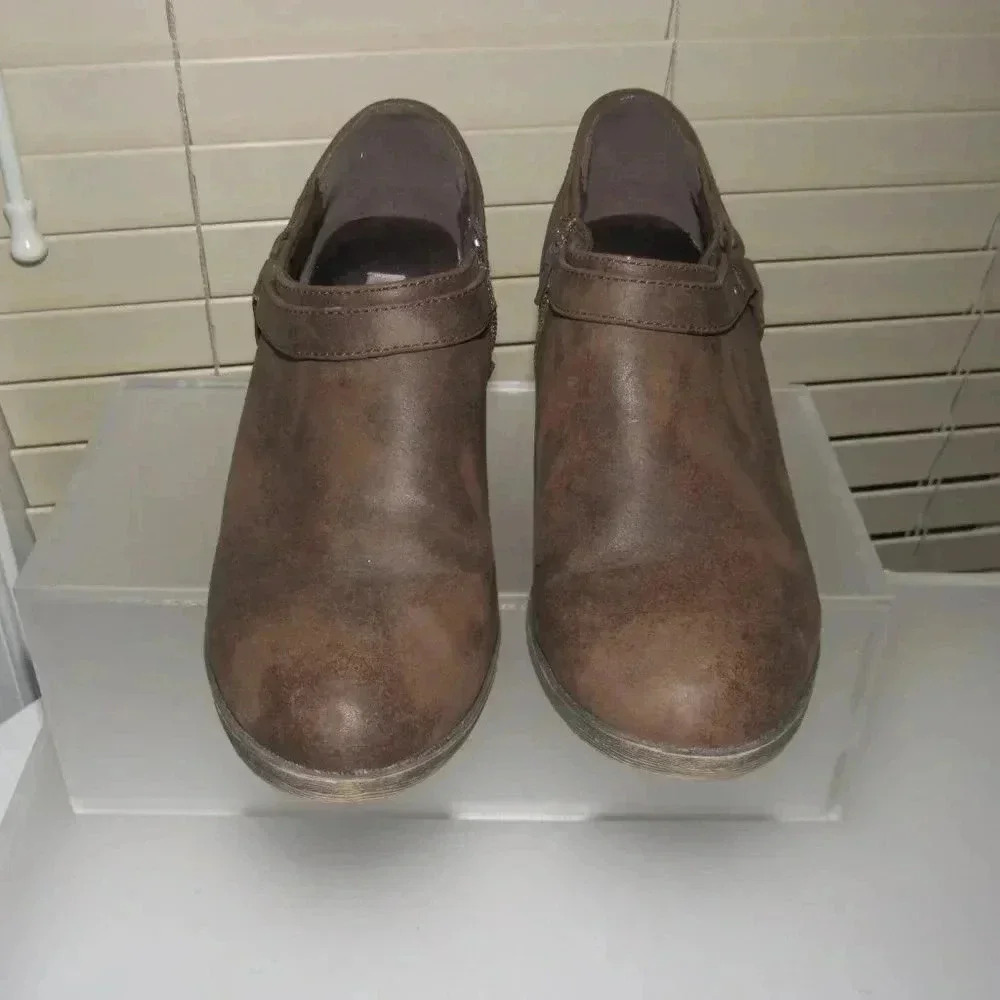 UNLEASHED by ROCKET DOG Sarina Brown Ankle Booties Boots Shoes Size 9.5M - Picture 3 of 5
